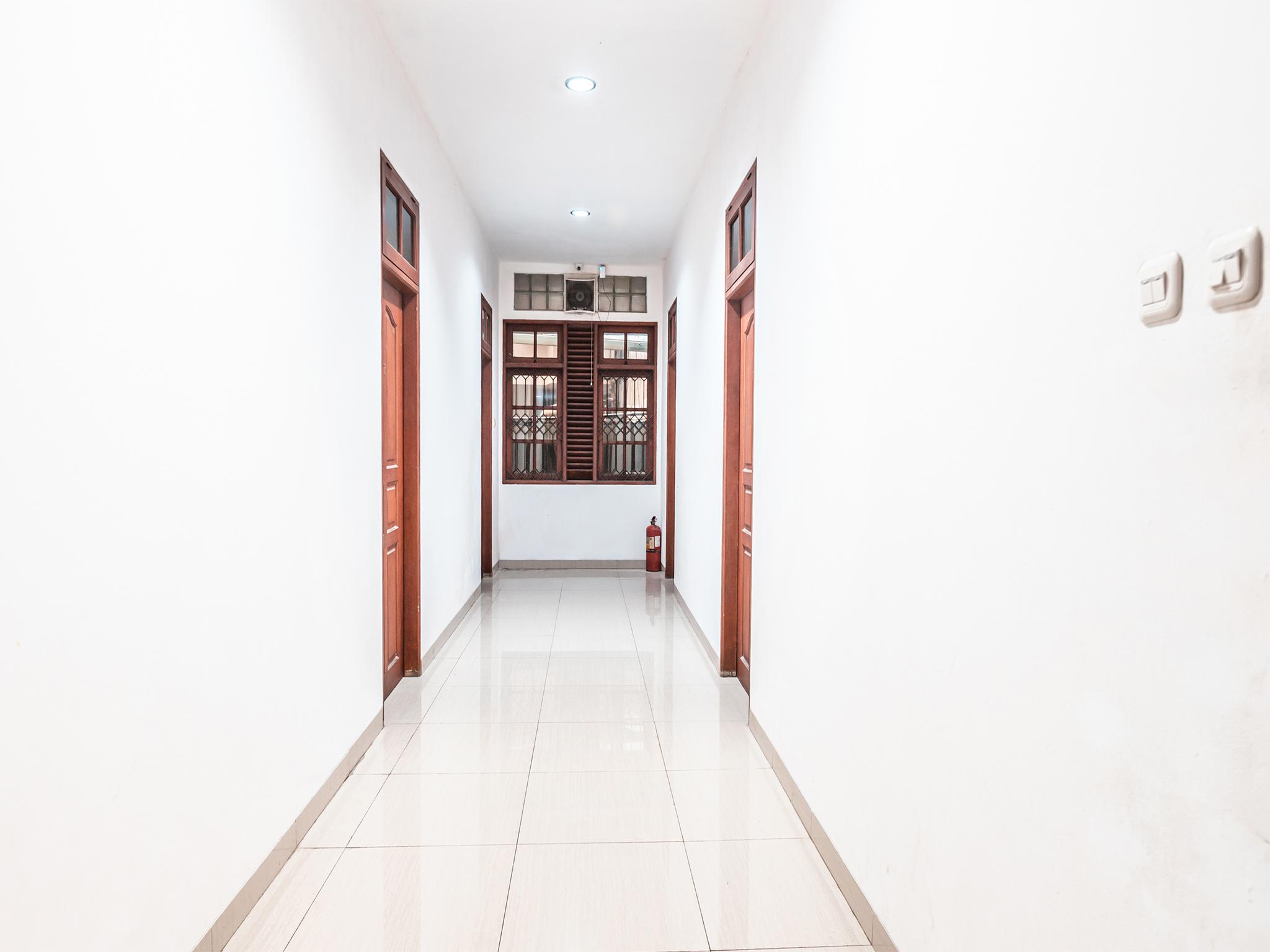 Oyo 1990 Kost Kuningan Executive Boading House Setiabudi Jakarta Exterior photo
